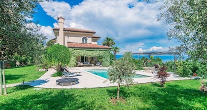 Luxuriously Furnished 4 Studio Apartment for 2 People in Villa Arta