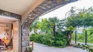 Quầy tiếp tân