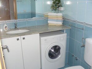 Villa | Bathroom - Luxurious Villa With Swimming Pool in Dubrovnik (Dubrovnik)