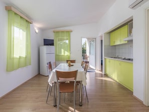 Private kitchen - Holiday House With Private Pool for 4-6 Persons in the Holiday Park Jelovci (Tinjan)