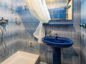 Shower, towels
