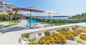 Unclassified image, 3 of 29, button - Modern Apartment With Balcony, sea and Pool View for a Couple in Medulin (Medulin)