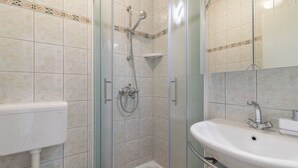 Unclassified image, 4 of 29, button - Modern Apartment With Balcony, sea and Pool View for a Couple in Medulin (Medulin)