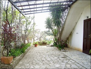 Exterior - Elegant Apartment in Maslinica Near Sea (Solta)