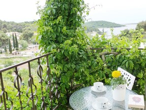 Balcony - Elegant Apartment in Maslinica Near Sea (Solta)