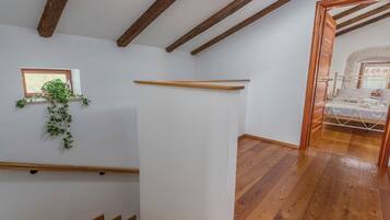4 bedrooms, bed sheets