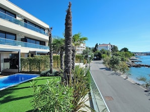 Exterior - Luxurious two Bedroom Apartment With a sea View in Crikvenica (Crikvenica)