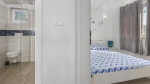Biệt thự | Phòng tắm | Buồng tắm vòi sen, máy sấy tóc, khăn tắm 