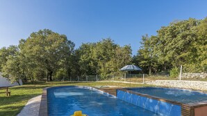 Outdoor pool - Holiday House With Private Pool for 6-8 Persons in the Holiday Park Jelovci (Tinjan)