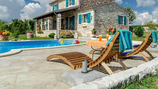 Outdoor pool - Traditional Stone Villa for 9 People With Pool in Central Istria (Zminj)