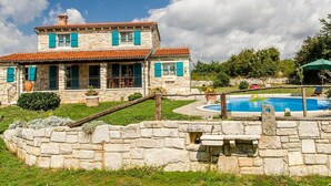 Exterior - Traditional Stone Villa for 9 People With Pool in Central Istria (Zminj)