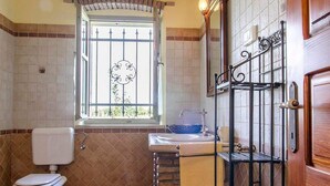 Cottage | Bathroom | Shower, hair dryer, towels - Traditional Stone Villa for 9 People With Pool in Central Istria (Zminj)