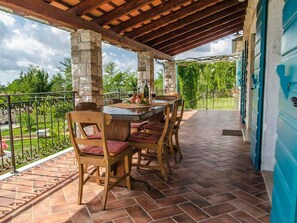 Unclassified image, 2 of 30, button