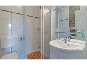 House | Bathroom | Bathtub, hair dryer, towels