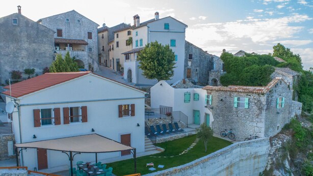 Exterior - Holiday Home With Roof-pool, Sauna and Garden in an Idyllic Location (Pican)