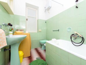 Bathroom - Modern Holiday Home With Garden in Dubrovnik (Dubrovnik)