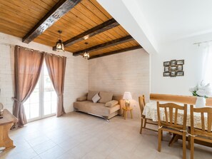 Cottage | Living room | Fireplace