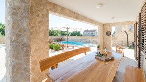 Cottage | Balcony - Beautiful Villa in Privlaka With Heated Swimming Pool (Privlaka)