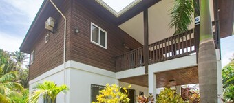 Palm View – Modern Spacious Condo in West End area