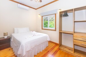 1 غرفة نوم ومكواة/لوح كي وواي فاي مجانًا وملاءات أسرّة