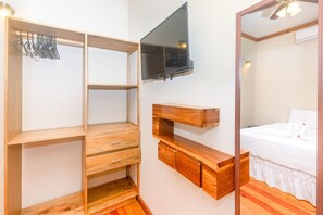 1 habitación, tabla de planchar con plancha, wifi gratis y ropa de cama 