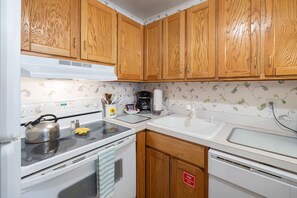 Microwave, oven, dishwasher, coffee/tea maker