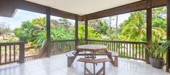 Sky View – Modern Spacious Condo in West End area