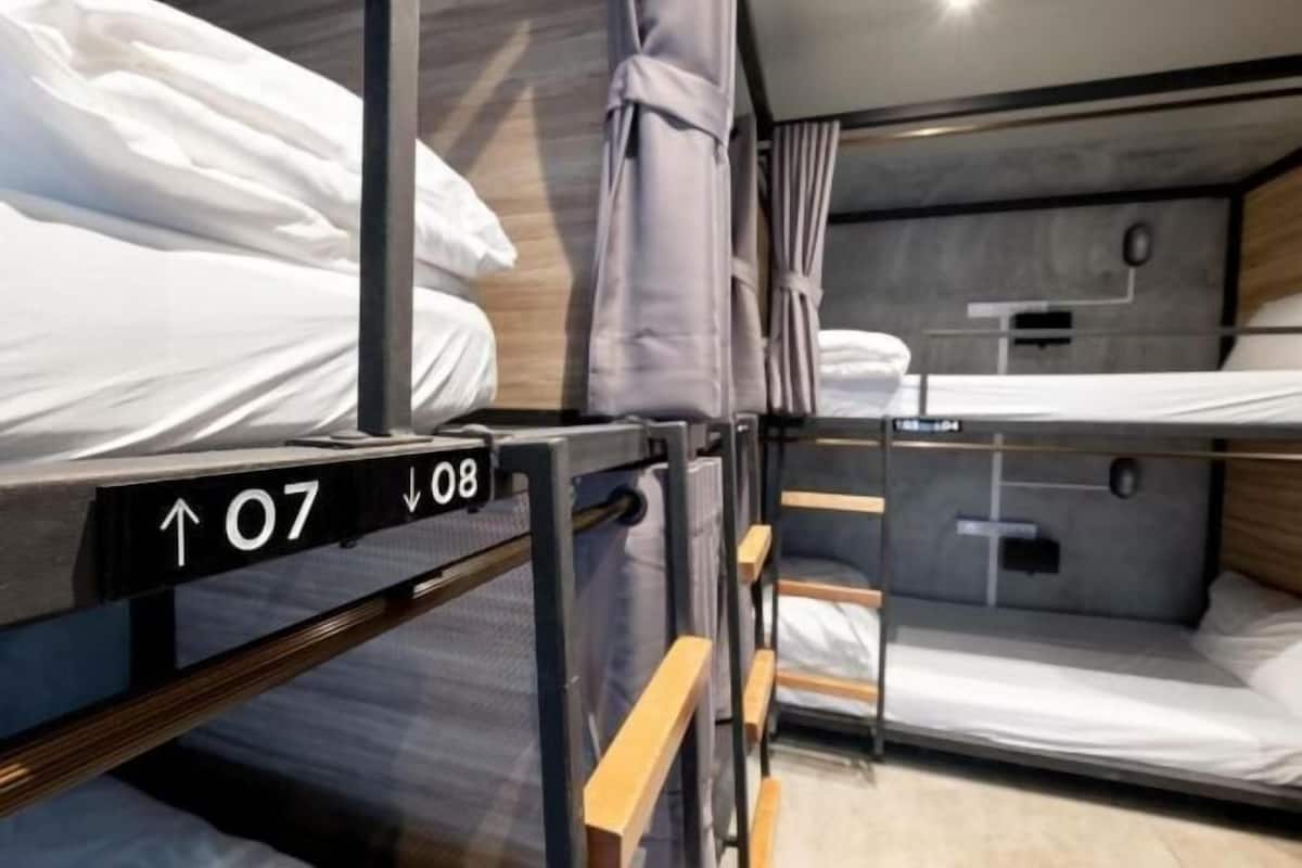 Soundproofing, free WiFi, bed sheets