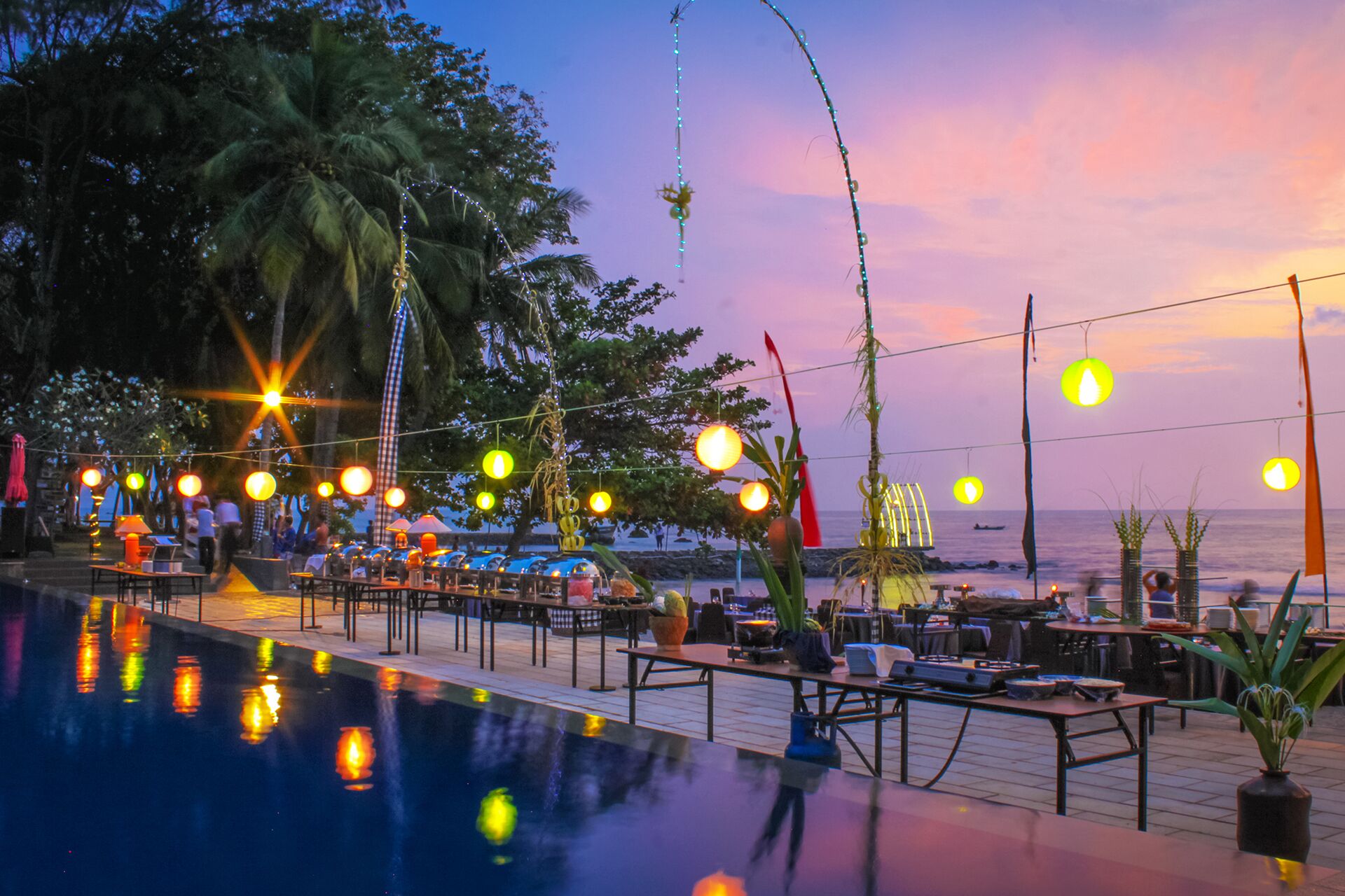 Breakfast, lunch and dinner served