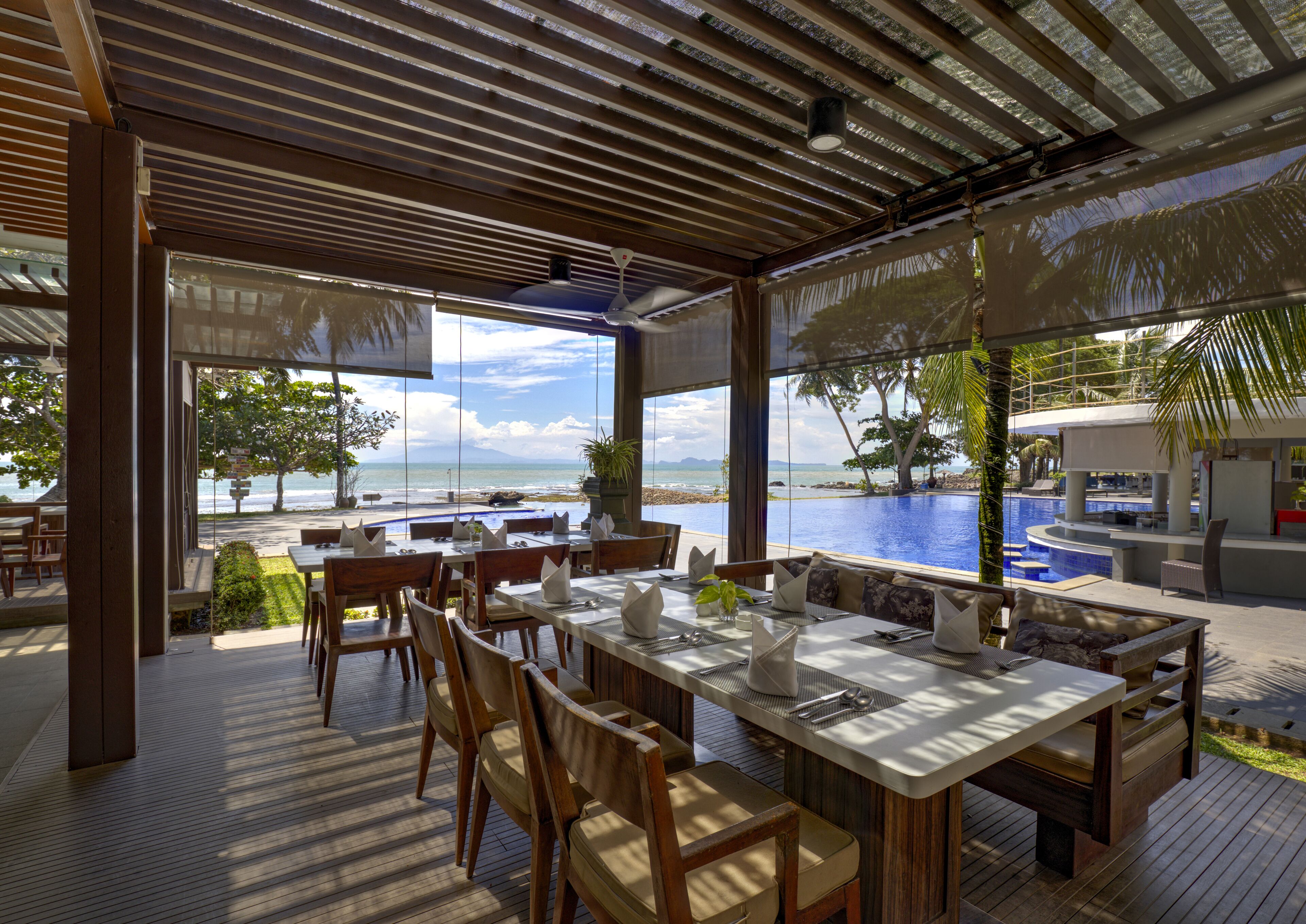 Breakfast, lunch and dinner served