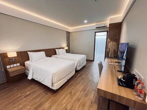 Villa Double Bed with 2 Beds | Meja kerja, ruang kerja ramah laptop, Wi-Fi gratis, dan seprai linen