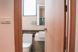 Dusche, Haartrockner, Bidet, Handtücher