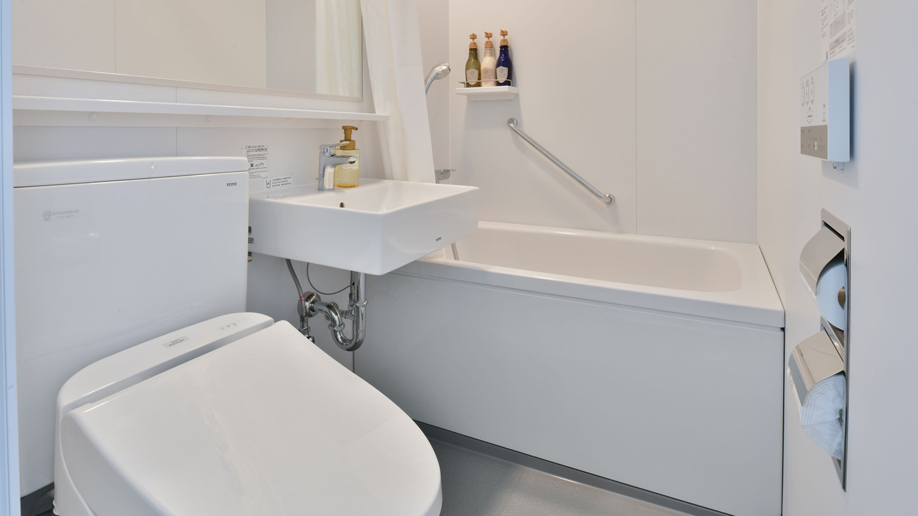 Hair dryer, slippers, bidet, towels