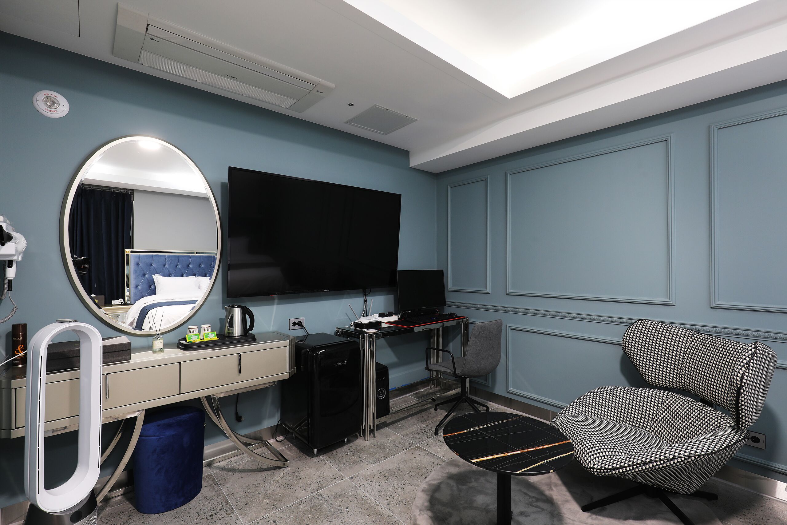 suite (no breakfast on mondays) | room amenity