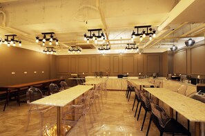 Bao gồm bữa sáng buffet hàng ngày 