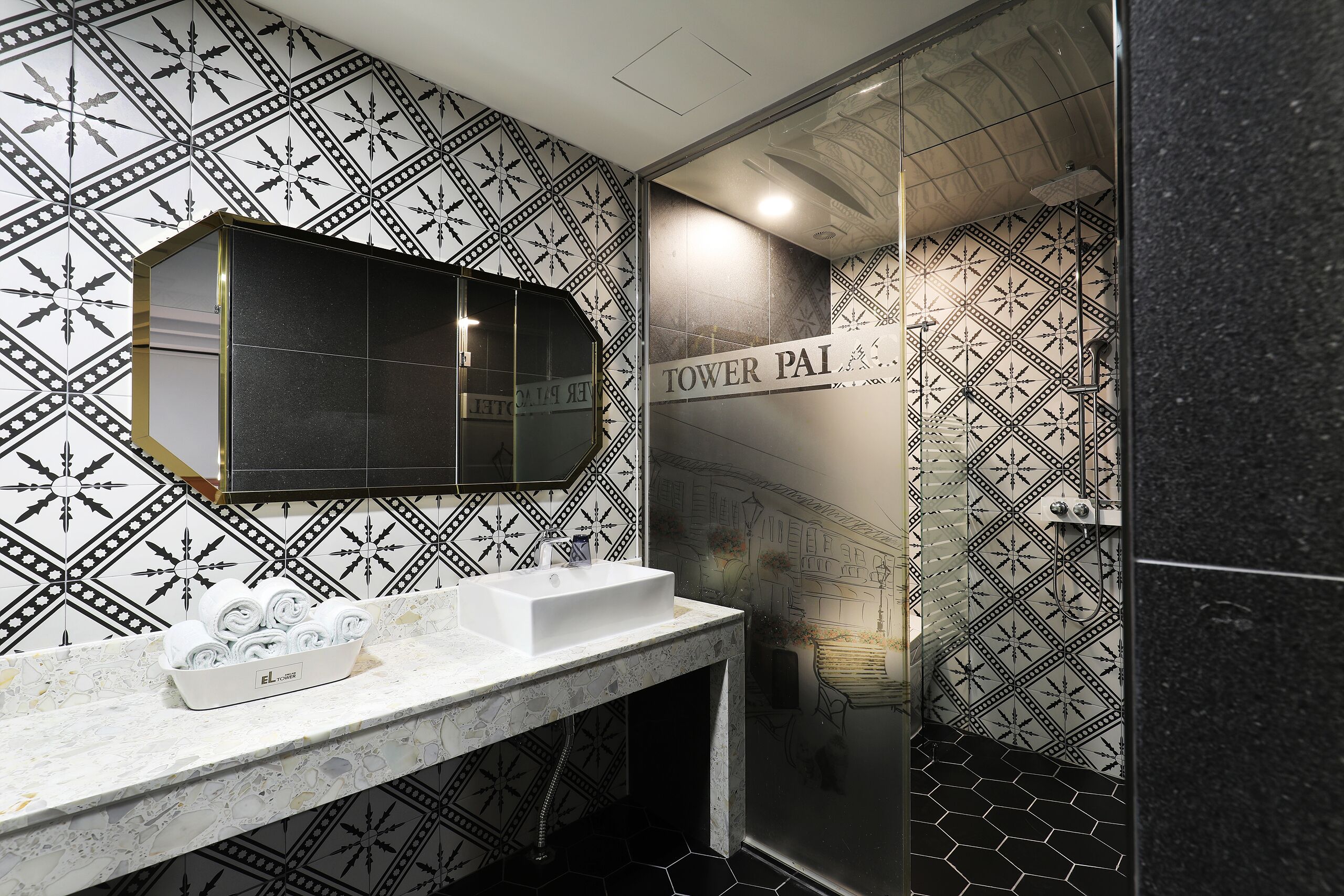 premium triple room (no breakfast on mondays) | bathroom | free toiletries, hair dryer, bathrobes, slippers