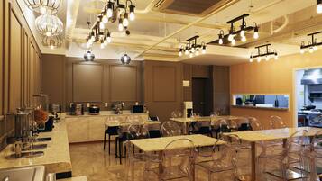 Free daily buffet breakfast