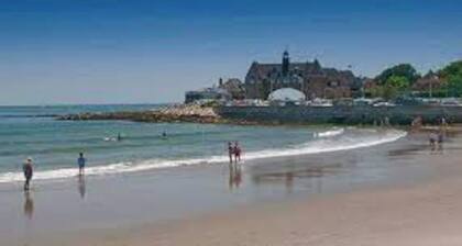 Walk to Narragansett beach