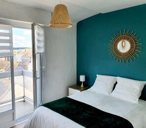 2 soverom, skrivebord, strykejern/-brett og wi-fi