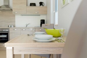 Réfrigérateur, micro-ondes, four, lave-vaisselle