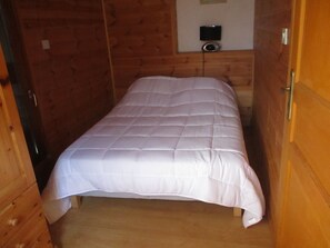 2 bedrooms, iron/ironing board, travel cot, WiFi - Superb 6-person chalet apartment (saint sorlin d'arves)