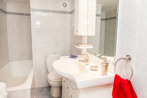 Apartment | Bathroom