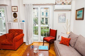 Unclassified image, 3 of 20, button - Vintage Apartment in Downtown Athens (Athens)