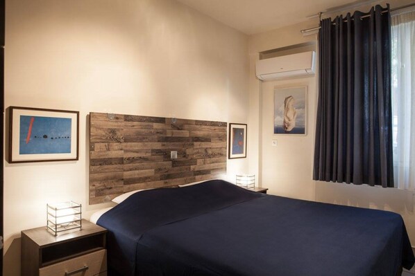 Apartment | Bathroom | Towels, soap, shampoo, toilet paper