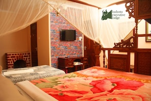 Superior Double Room, 1 Queen Bed | In-room safe, individually furnished, desk, laptop workspace