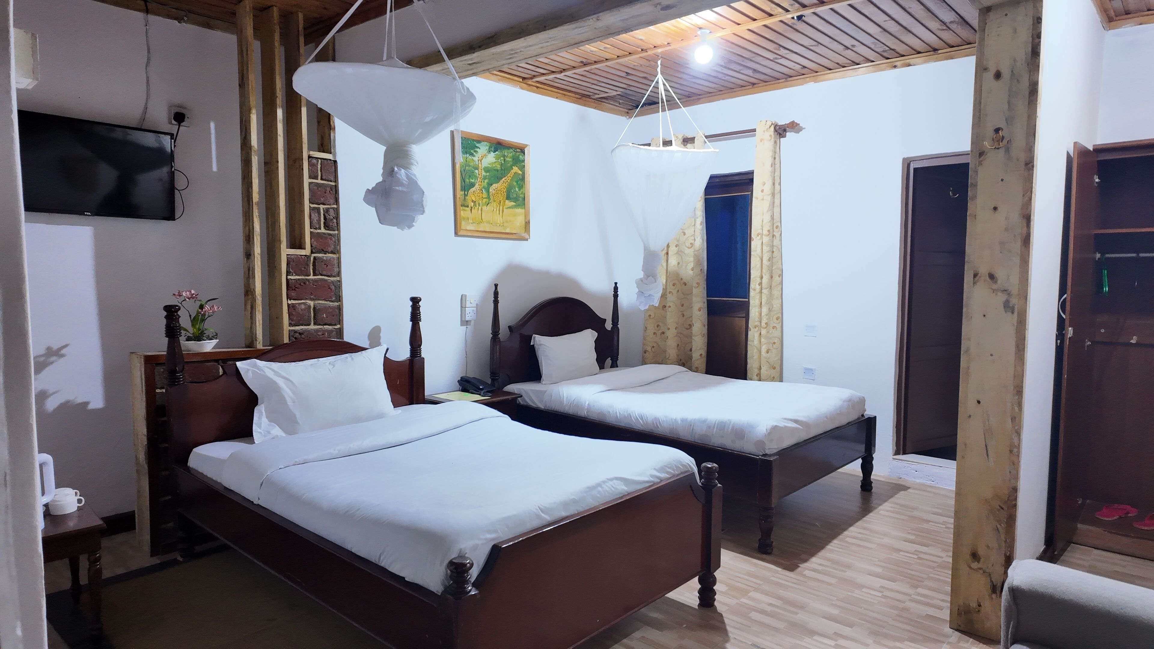 Deluxe Double or Twin Room | In-room safe, individually furnished, desk, laptop workspace