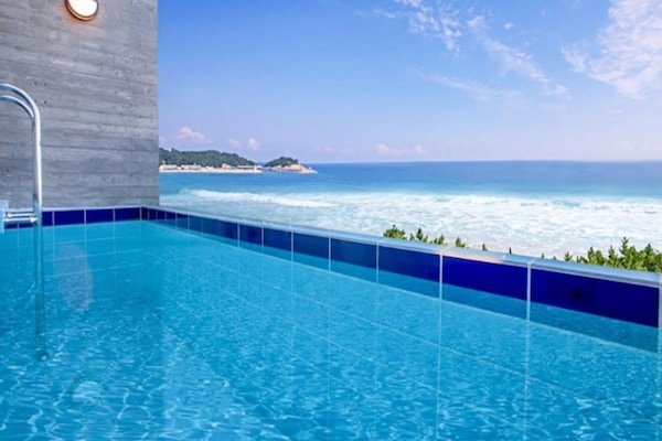 Poolvilla 304 (개인수영장 이용 - 6월부터 9월까지, 냉수 - KRW 30,000 온수 - KRW 50,000) | 전용 수영장