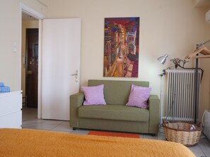 Apartment | Wohnbereich | Flachbildfernseher