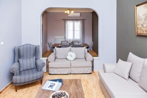 Platt-tv, en tv-spelskonsol och dvd-spelare