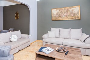 Apartment | 2 bedrooms, iron/ironing board, travel cot, free WiFi
